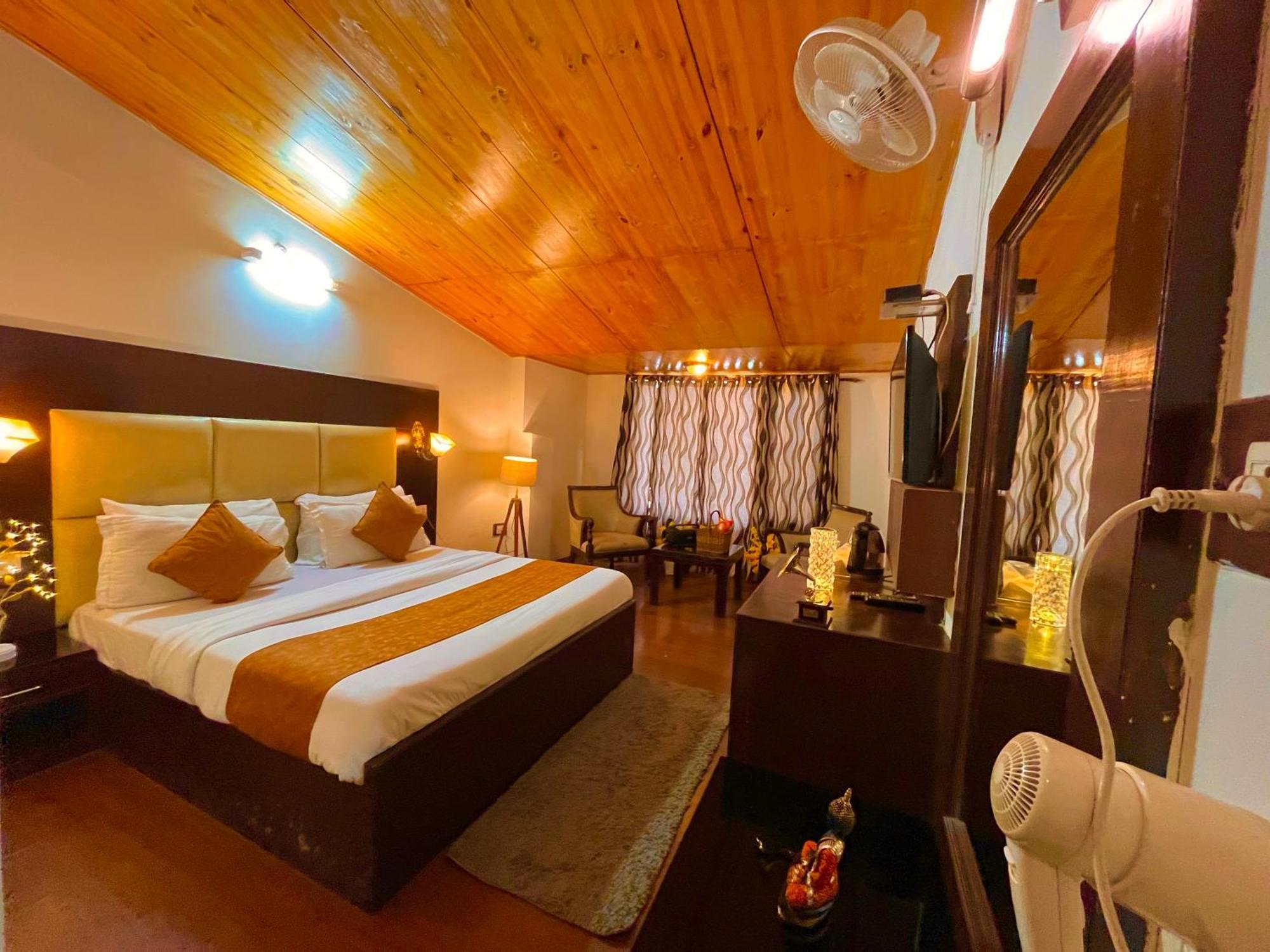 Hotel The North Wind In City Center, Manali 외부 사진